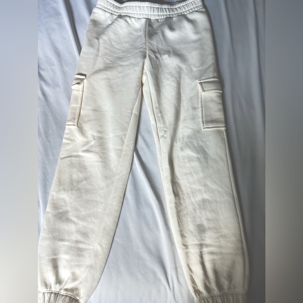 OLD NAVY cream sweatpants (size: kids large)